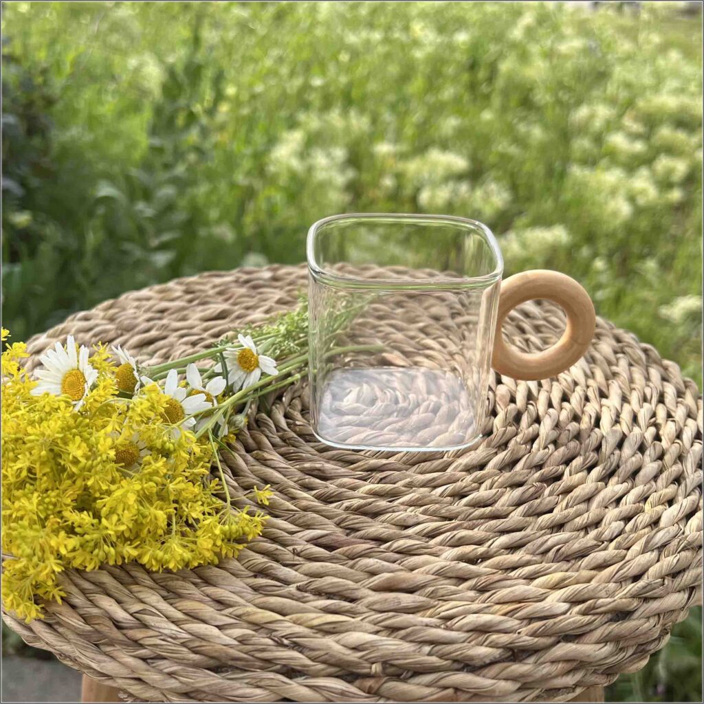 استکان مربعی شیشه‌ای با دسته چوب بامبو - ترکیب مدرن و طبیعی